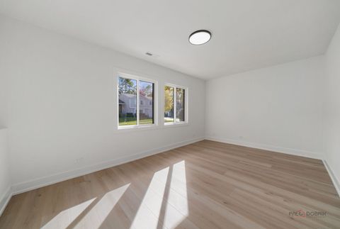 Tiny photo for 112 Ironwood Court, Rolling Meadows, IL 60008 (MLS # 12530188)