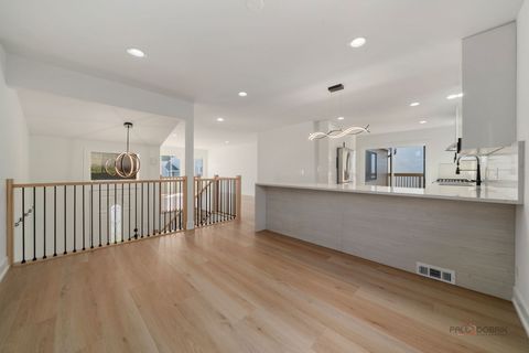 Tiny photo for 112 Ironwood Court, Rolling Meadows, IL 60008 (MLS # 12530188)