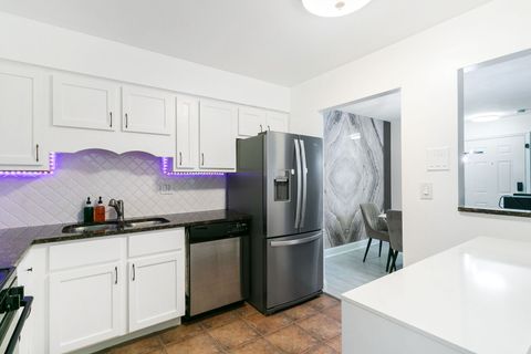 Tiny photo for 565 Maple Avenue #8, Lisle, IL 60532 (MLS # 12514764)