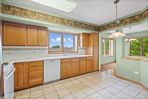 Tiny photo for 5055 Madison Street #403, Skokie, IL 60077 (MLS # 12677306)