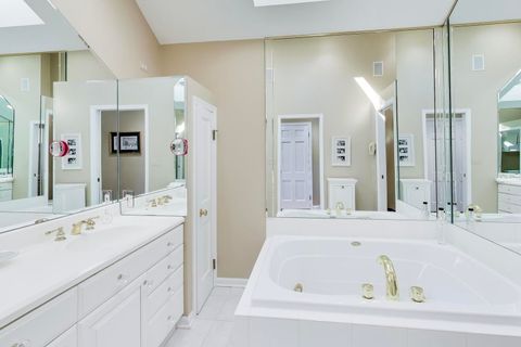 Tiny photo for 11 Wellington Court, Lincolnshire, IL 60069 (MLS # 12562452)