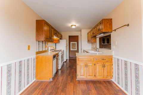 Tiny photo for 9724 W Creek Road #B2, Palos Park, IL 60464 (MLS # 12570230)