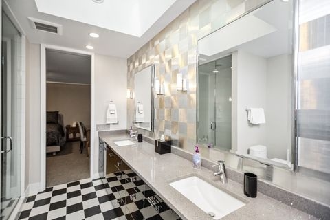 Tiny photo for 990 Sheridan Road, Highland Park, IL 60035 (MLS # 12471125)