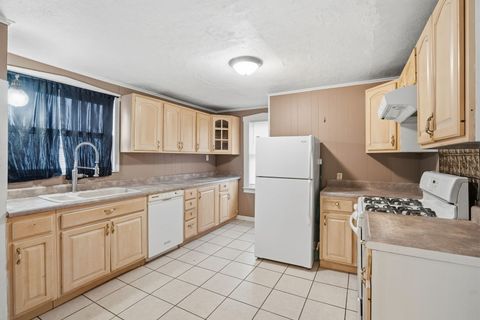 Tiny photo for 1324 Marquette Street, Davenport, IA 52804 (MLS # 12548788)