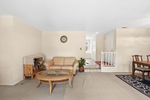 Tiny photo for 256 Southwick Court #256, Vernon Hills, IL 60061 (MLS # 12666136)