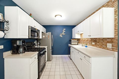 Tiny photo for 383 Woodview Circle #A, Elgin, IL 60120 (MLS # 12662342)
