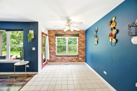 Tiny photo for 383 Woodview Circle #A, Elgin, IL 60120 (MLS # 12662342)