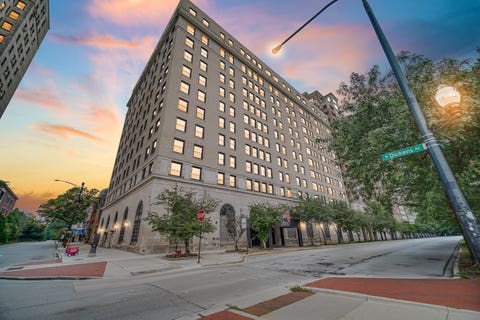 Photo of 2100 N Lincoln Park West Avenue #7FN, Chicago, IL 60614 (MLS # 12737680)