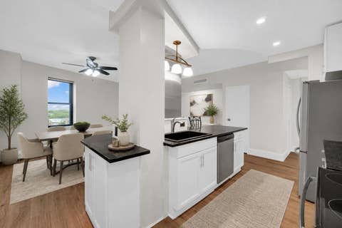 Tiny photo for 2100 N Lincoln Park West Avenue #7FN, Chicago, IL 60614 (MLS # 12737680)