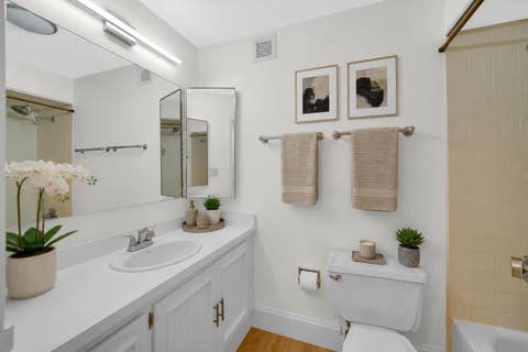 Tiny photo for 2100 N Lincoln Park West Avenue #7FN, Chicago, IL 60614 (MLS # 12737680)