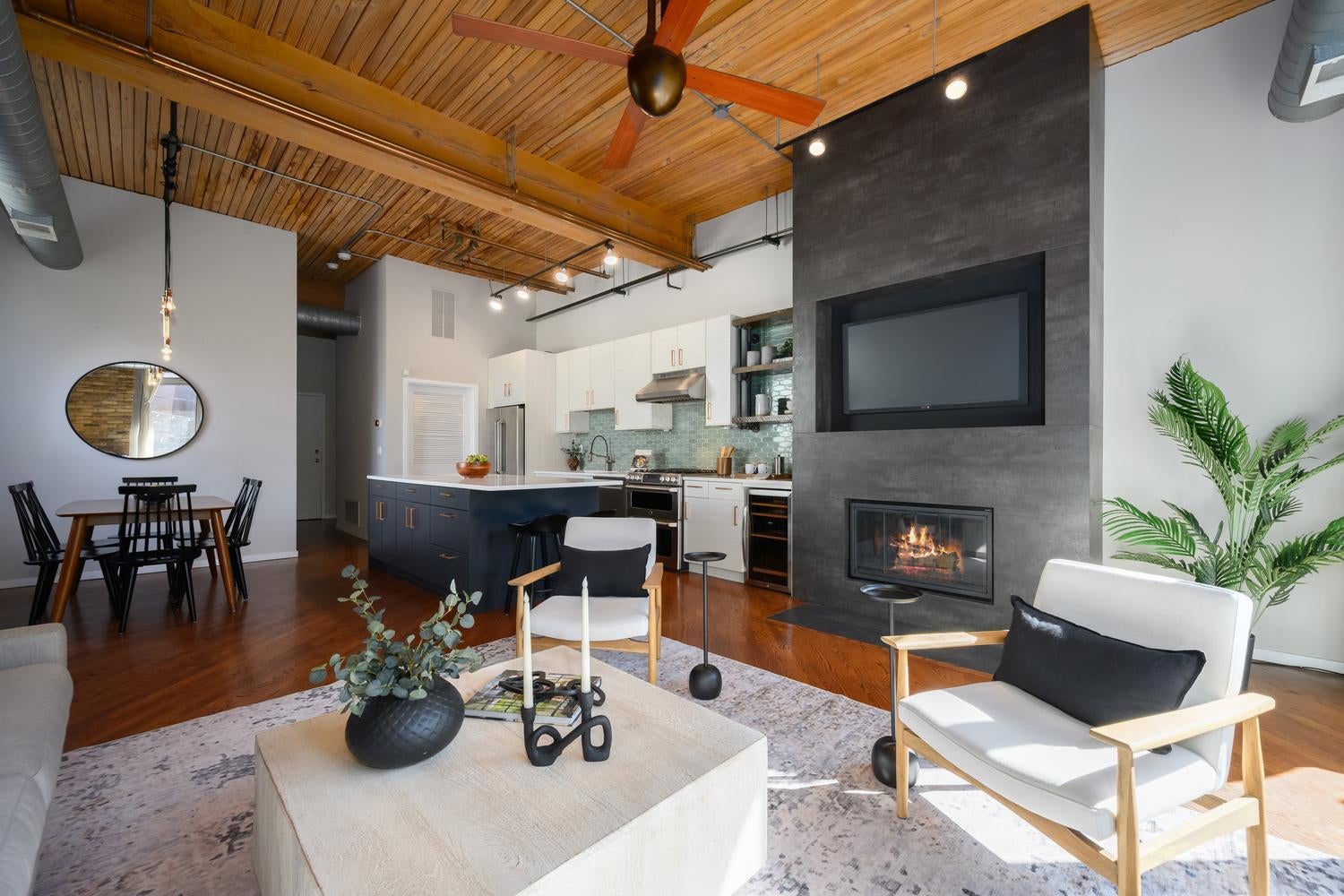 2333 W St. Paul Avenue 200