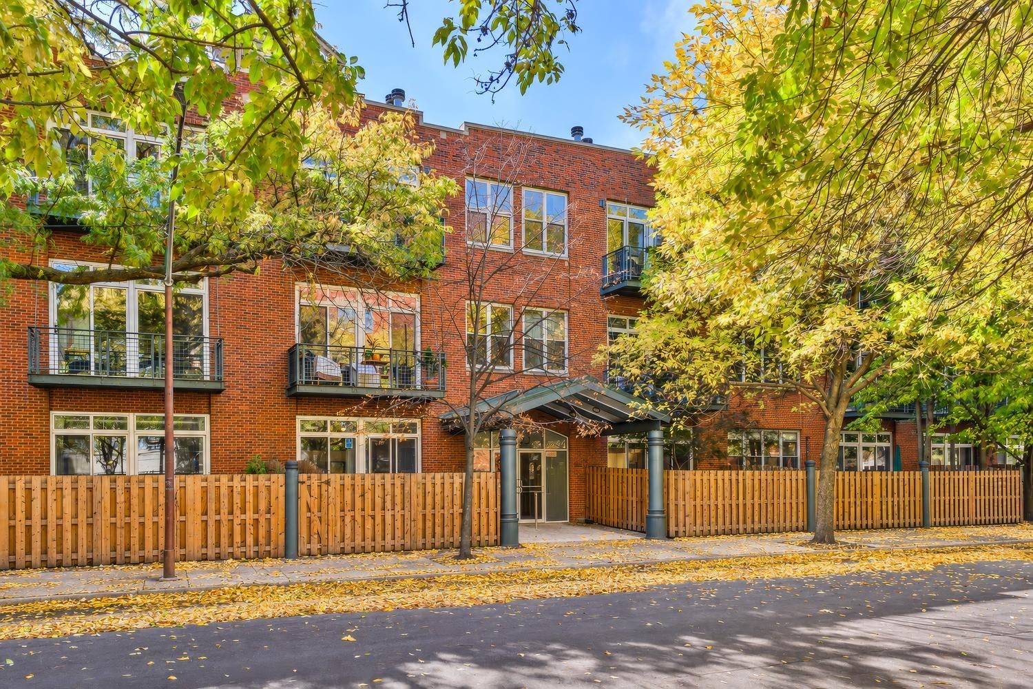 2333 W St. Paul Avenue 200
