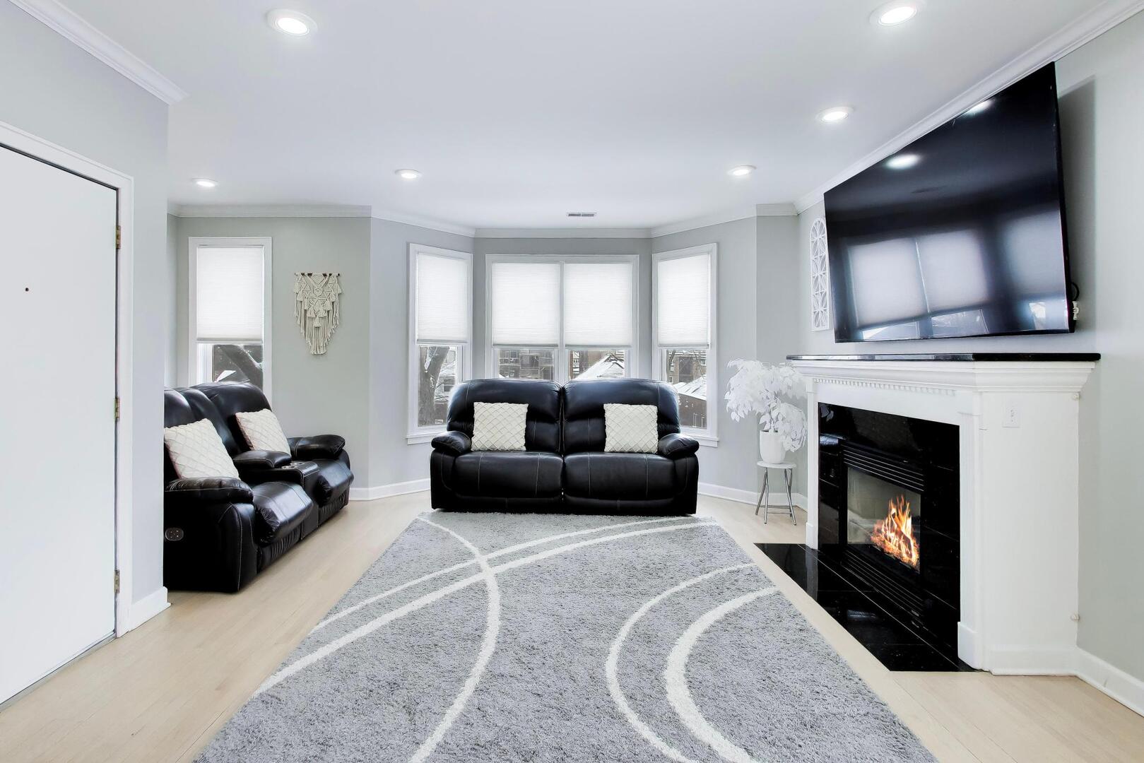 7230 N Oakley Avenue 2S