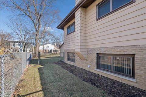 Tiny photo for 1814 Illinois Road, Northbrook, IL 60062 (MLS # 12476917)