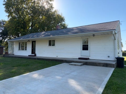 Photo of 325 S Elm Street, Hull, IL 62343 (MLS # 12793566)