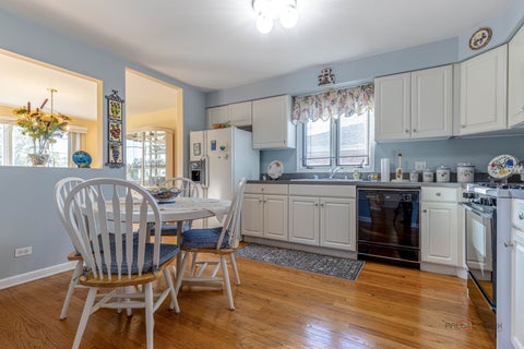 Tiny photo for 8000 N OKETO Avenue, Niles, IL 60714 (MLS # 12794465)