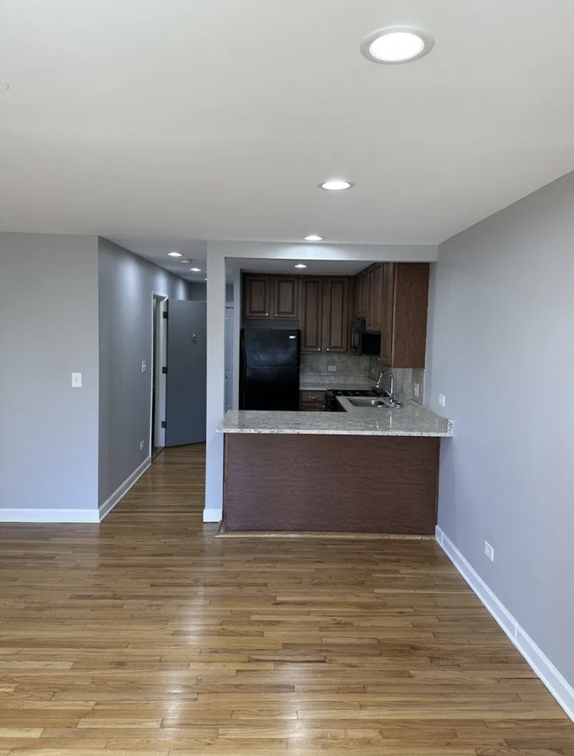 3161 N Cambridge Avenue 501