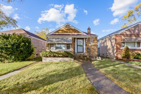 Tiny photo for 8550 S Jeffery Boulevard, Chicago, IL 60617 (MLS # 12512625)
