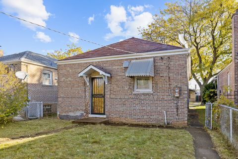 Tiny photo for 8550 S Jeffery Boulevard, Chicago, IL 60617 (MLS # 12512625)