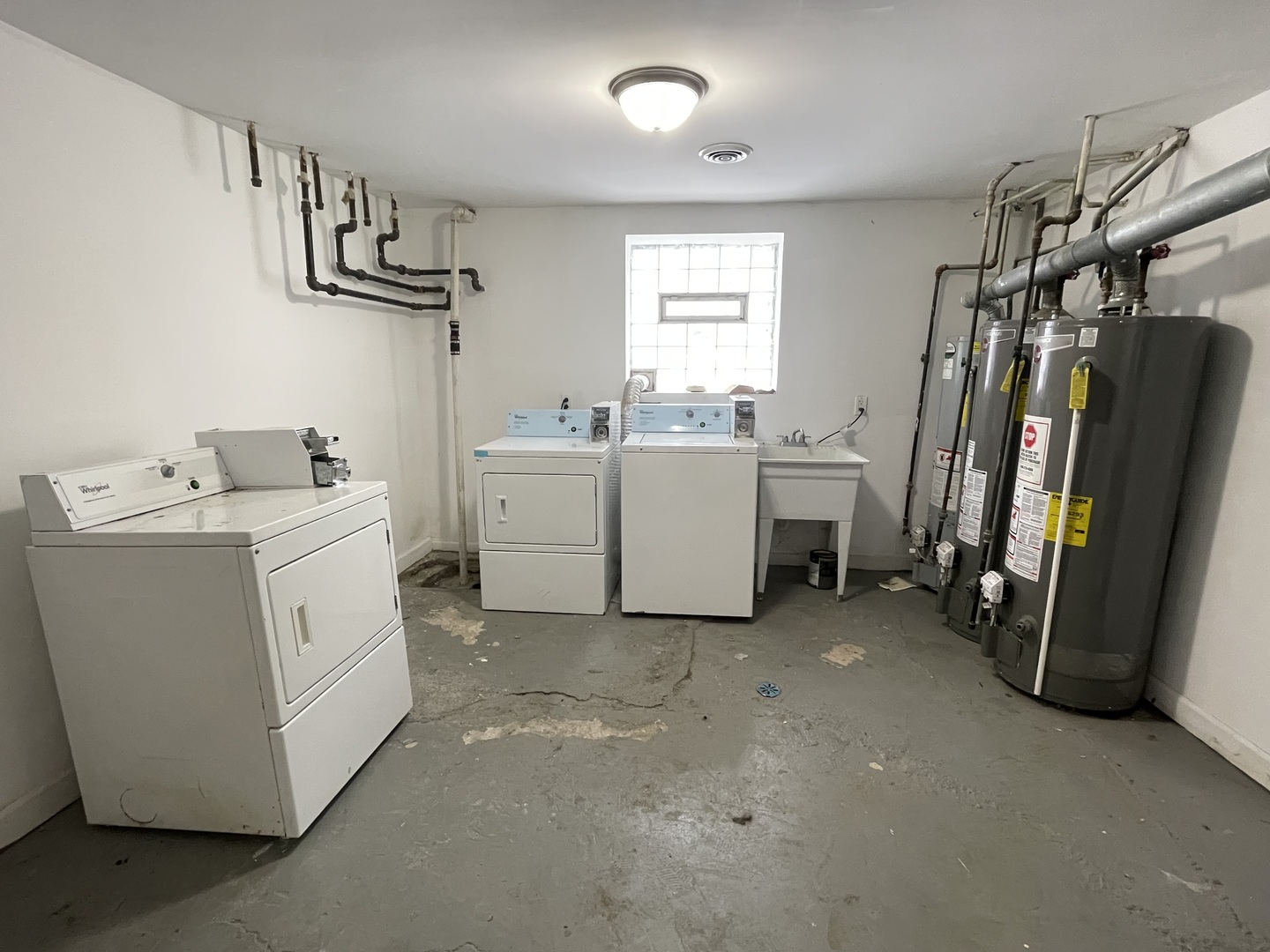 4155 W Roscoe Street