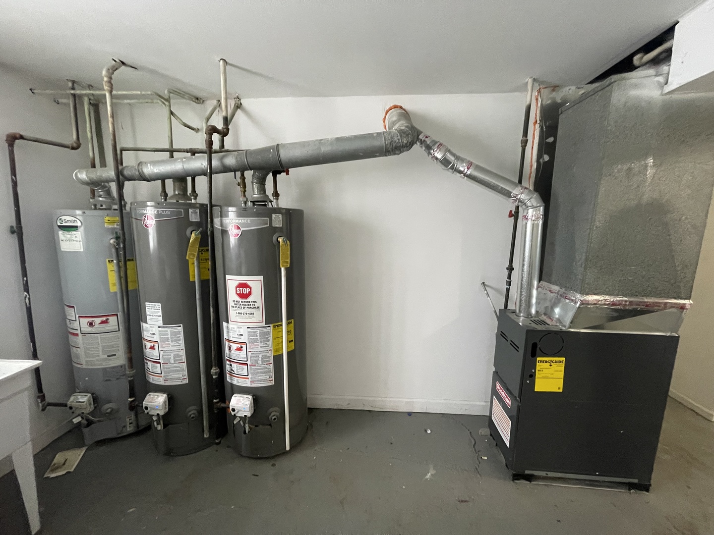 4155 W Roscoe Street