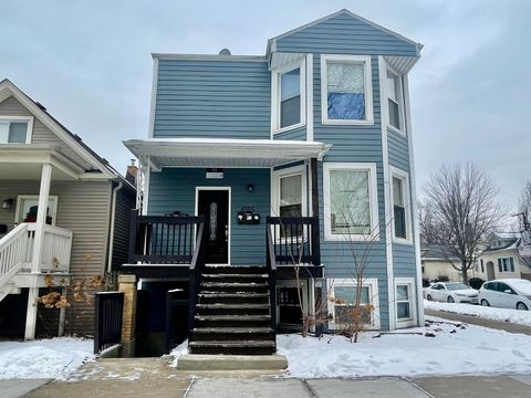 4155 W Roscoe Street Chicago IL 60641