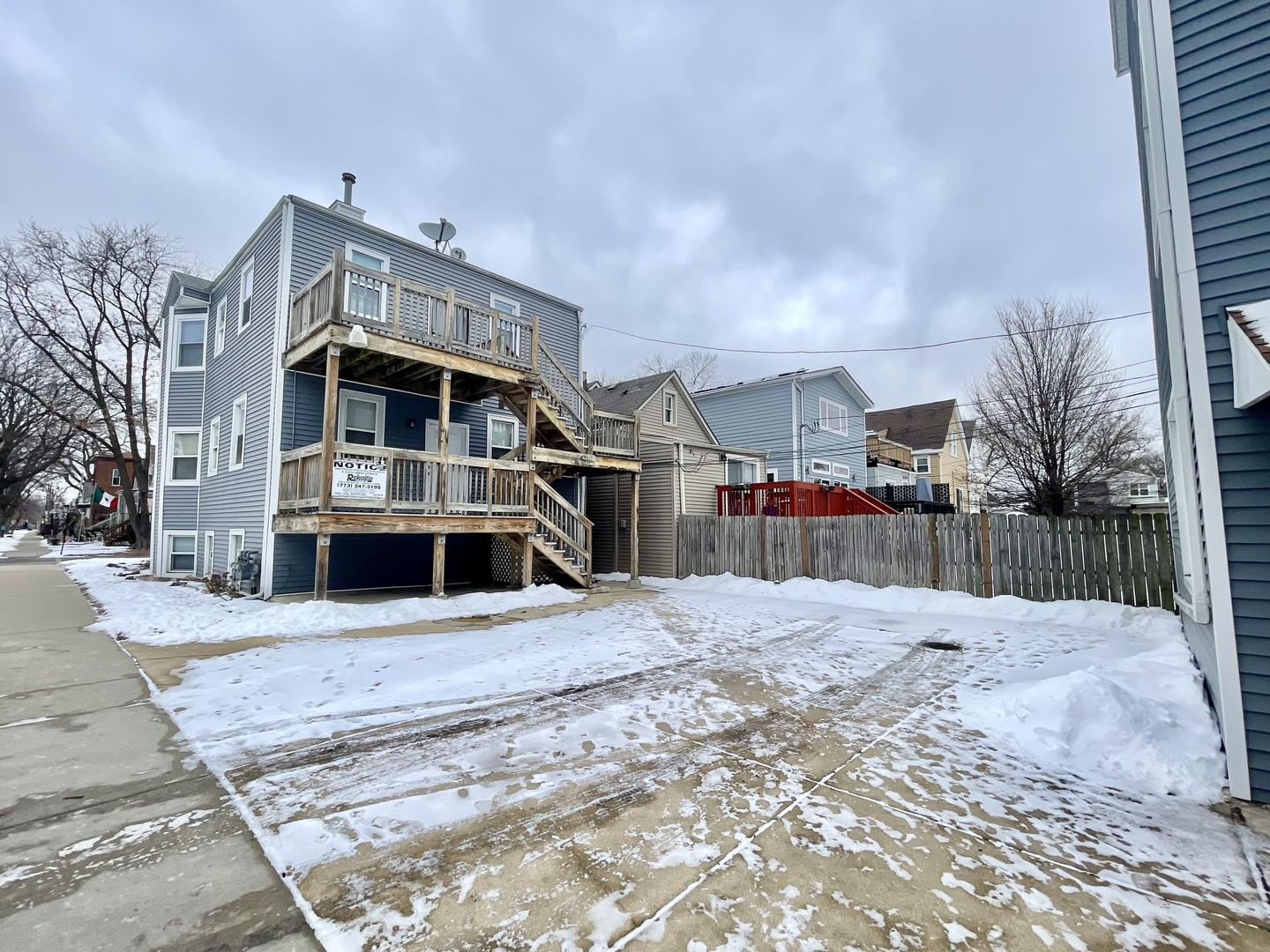 4155 W Roscoe Street