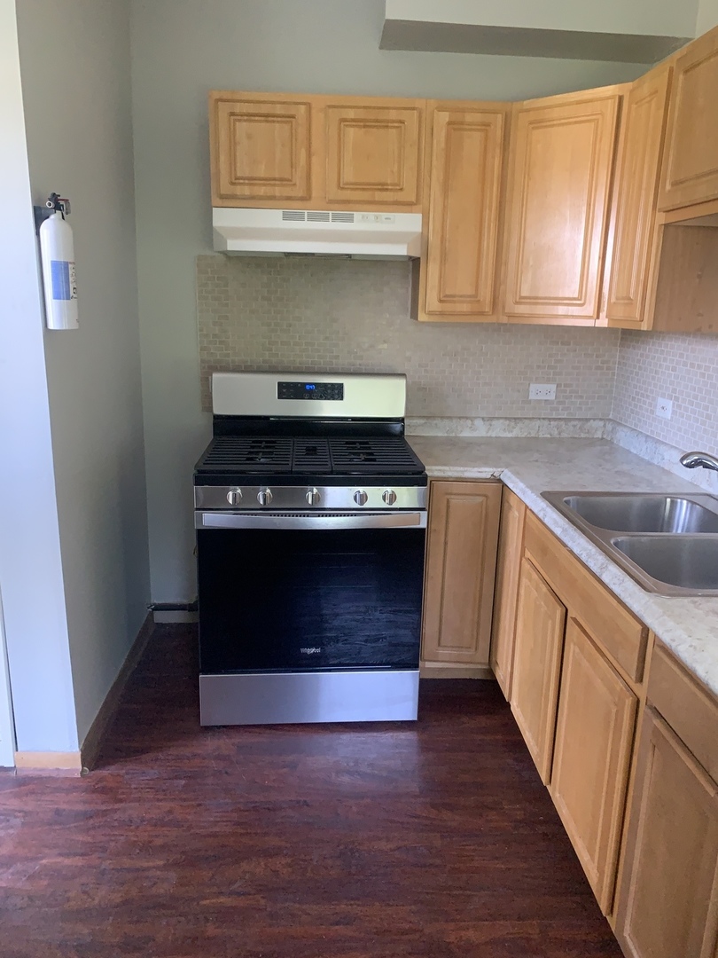 3302-3304 W FULTON Boulevard 302