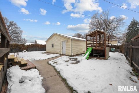 Tiny photo for 2428 ARLINGTON Avenue, Davenport, IA 52803 (MLS # QC4270032)