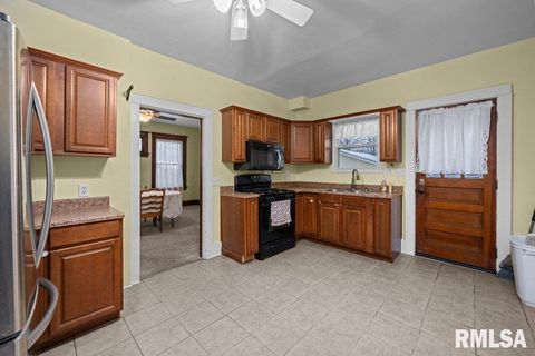 Tiny photo for 2428 ARLINGTON Avenue, Davenport, IA 52803 (MLS # QC4270032)