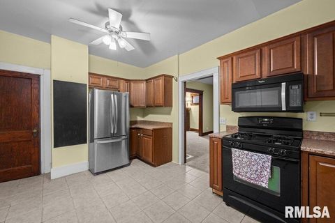 Tiny photo for 2428 ARLINGTON Avenue, Davenport, IA 52803 (MLS # QC4270032)