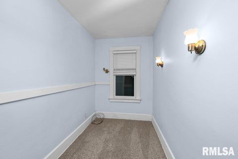 Tiny photo for 2428 ARLINGTON Avenue, Davenport, IA 52803 (MLS # QC4270032)