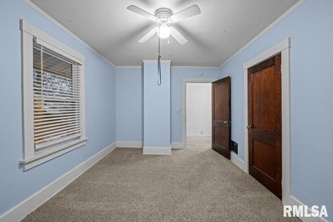 Tiny photo for 2428 ARLINGTON Avenue, Davenport, IA 52803 (MLS # QC4270032)