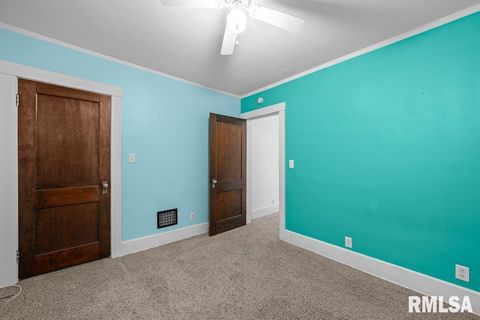 Tiny photo for 2428 ARLINGTON Avenue, Davenport, IA 52803 (MLS # QC4270032)