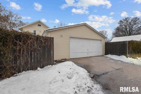 Tiny photo for 2428 ARLINGTON Avenue, Davenport, IA 52803 (MLS # QC4270032)