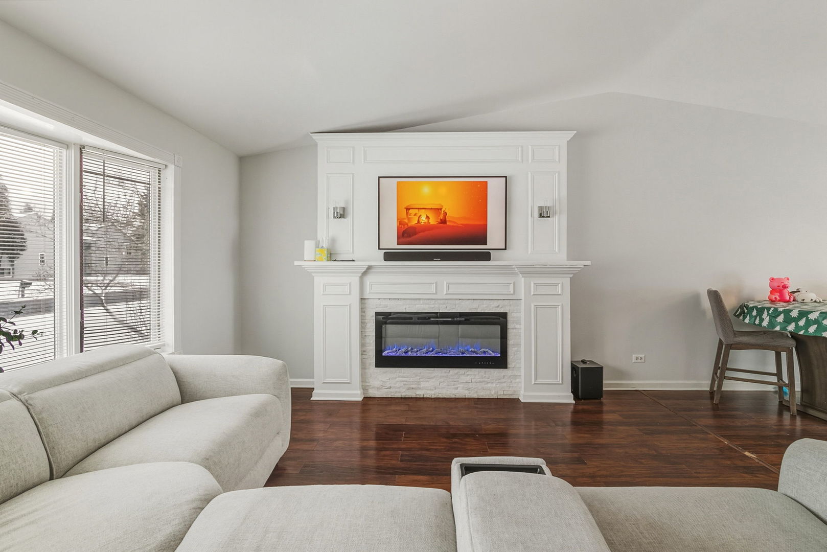 3668 N GRANDVIEW Avenue