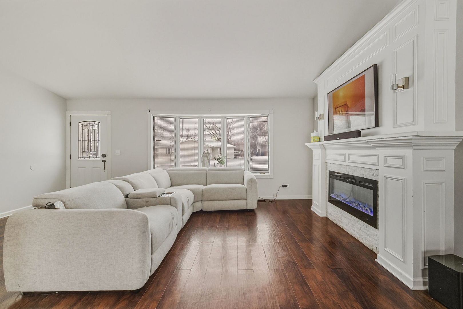 3668 N GRANDVIEW Avenue