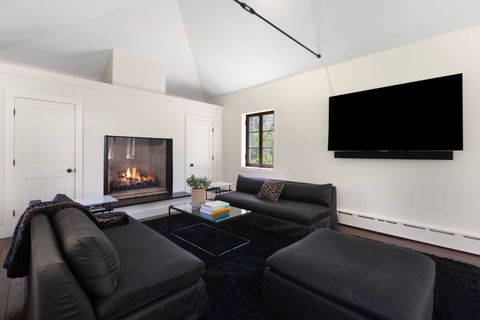 Tiny photo for 51 S Mayflower Road, Lake Forest, IL 60045 (MLS # 12618302)