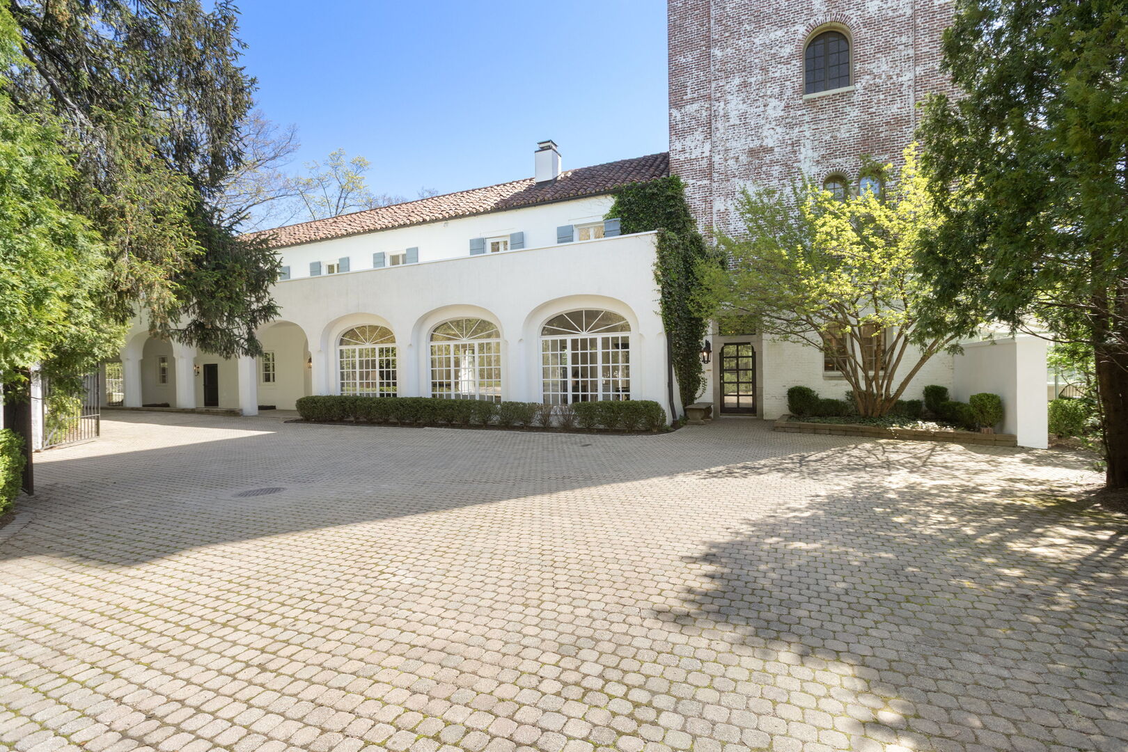 51 S Mayflower Road