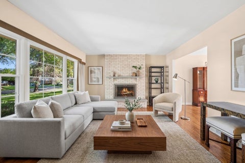 Tiny photo for 1627 E Jonquil Terrace, Arlington Heights, IL 60004 (MLS # 12764771)