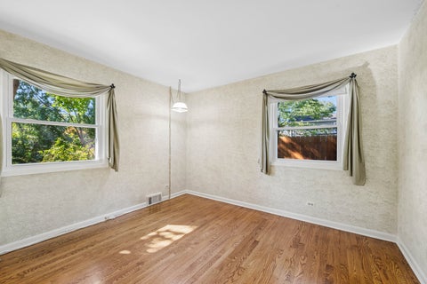 Tiny photo for 1627 E Jonquil Terrace, Arlington Heights, IL 60004 (MLS # 12764771)