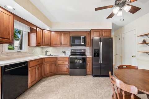 Tiny photo for 1627 E Jonquil Terrace, Arlington Heights, IL 60004 (MLS # 12764771)