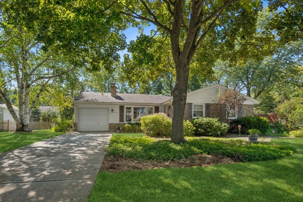 1627 E JONQUIL TER, ARLINGTON HEIGHTS, IL 60004 - Image be0638b15df1517cb52e988de3d5dfb4/511653381