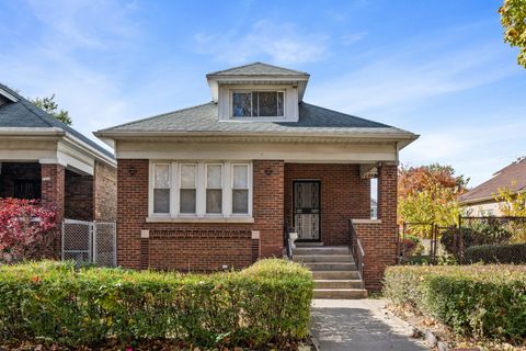 Photo of 7832 S Paxton Avenue, Chicago, IL 60649 (MLS # 12545336)