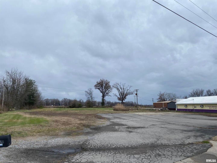 Photo 1 of 11 — 1213 US 45, Eldorado, IL 62930