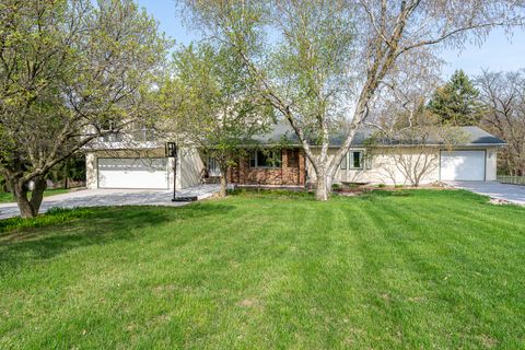 Photo of 9 Valley View Drive, Blue Grass, IA 52726 (MLS # 12619310)
