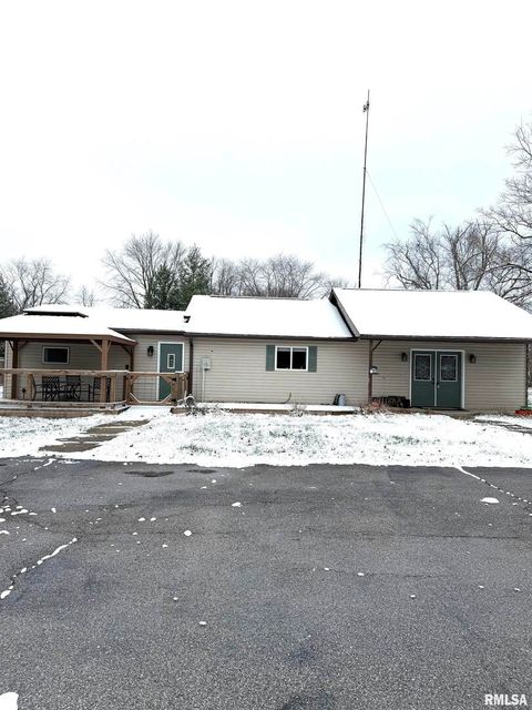 Tiny photo for 2407 Selmaville Road, Salem, IL 62881 (MLS # EB460642)