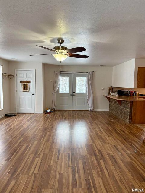 Tiny photo for 2407 Selmaville Road, Salem, IL 62881 (MLS # EB460642)