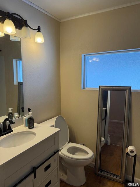 Tiny photo for 2407 Selmaville Road, Salem, IL 62881 (MLS # EB460642)