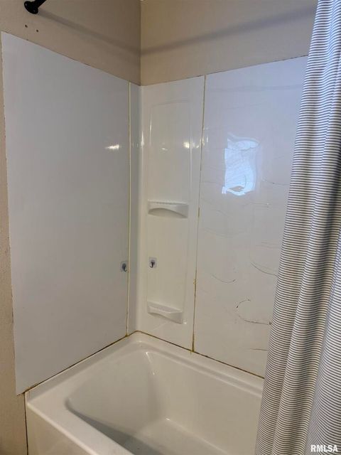 Tiny photo for 2407 Selmaville Road, Salem, IL 62881 (MLS # EB460642)